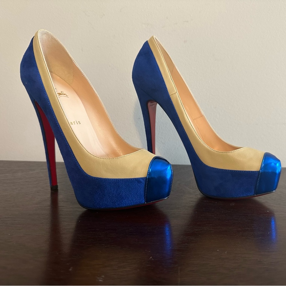 Like New! Christian Louboutin Suede  Nappa Mirror Mago 160 Pumps Size 40, Blue.